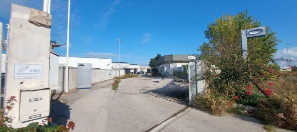 2423m² Warehouse in Brindisi, Italy No. 34993 2