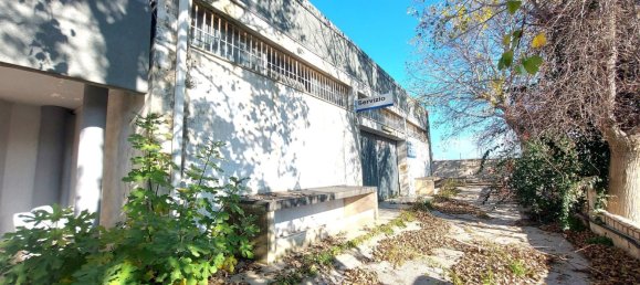 2423m² Warehouse in Brindisi, Italy No. 34993 5