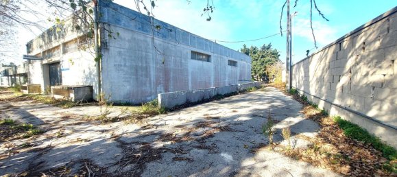 2423m² Warehouse in Brindisi, Italy No. 34993 8