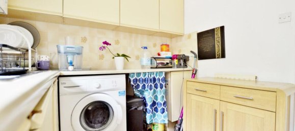 2 bedrooms Commercial property in London, United Kingdom No. 12460 7