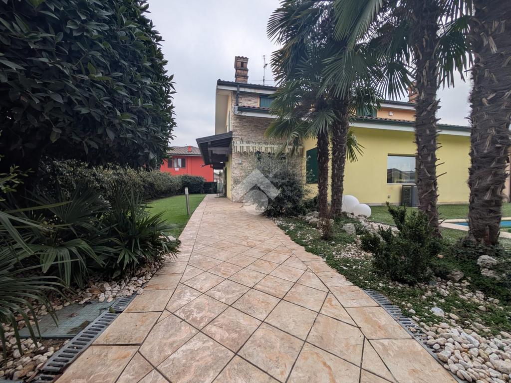 2 Schlafzimmer Villa in Cavernago, Italy, Nr. 340342