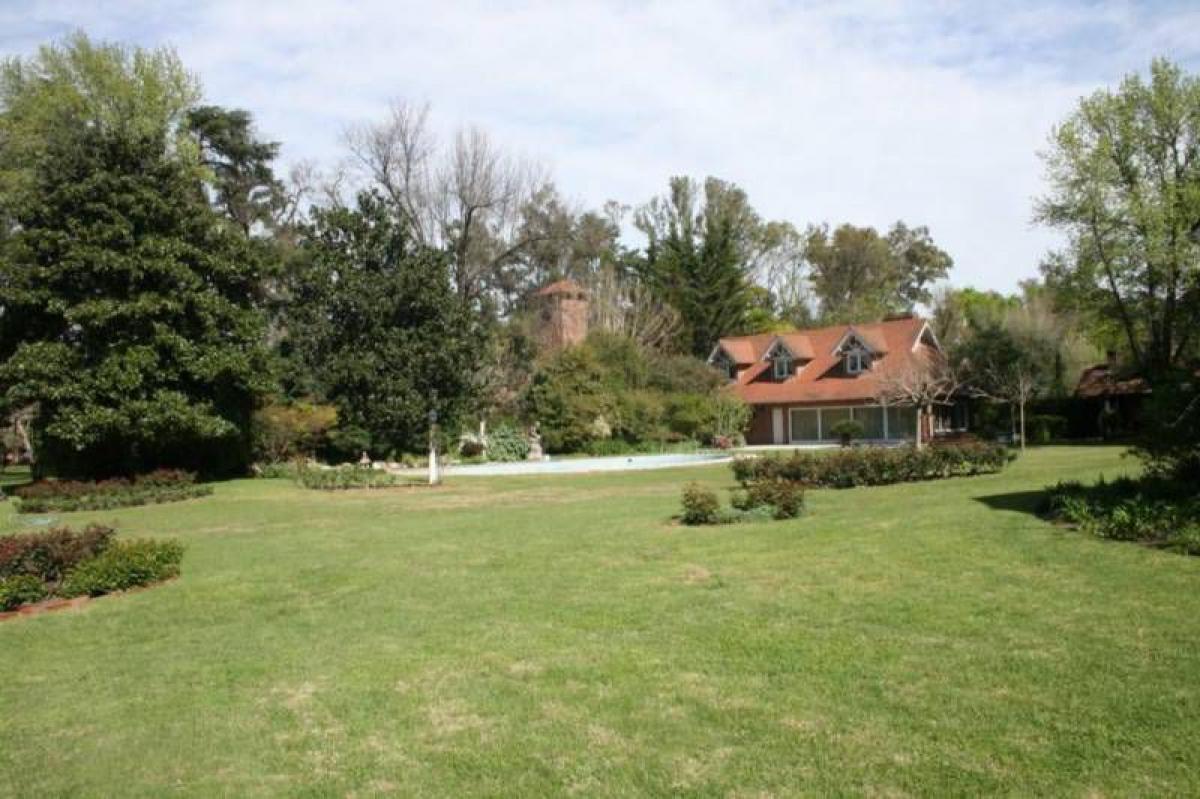 5 bedrooms House in Escobar, Argentina No. 5962