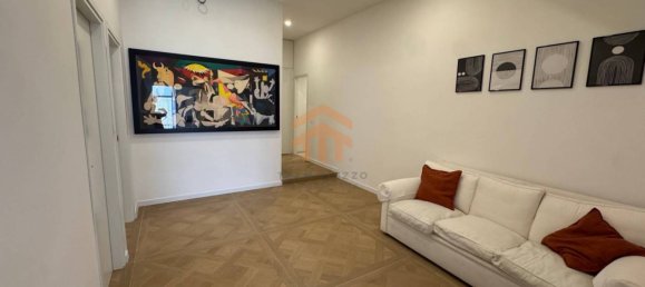 Apartamento de 3 dormitorios en Naples, Italy No. 379300 2