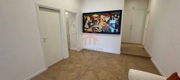Apartamento de 3 dormitorios en Naples, Italy No. 379300 3