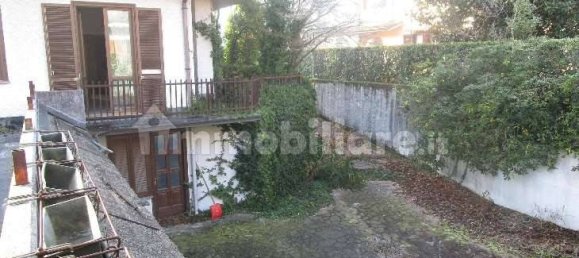 4 غرف نوم فيلا في Burago di Molgora, Italy رقم 7746 25