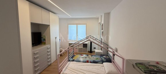 Дом с 5 комнатами в Бари, Италия № 324969 31