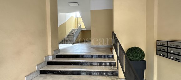 Дом с 5 комнатами в Бари, Италия № 324969 4