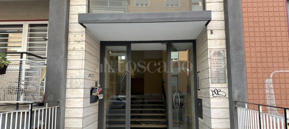 Дом с 5 комнатами в Бари, Италия № 324969 3