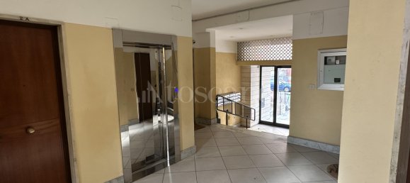 Дом с 5 комнатами в Бари, Италия № 324969 5