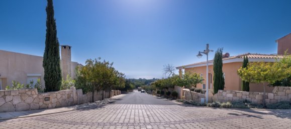 3 bedrooms Villa in Paphos, Cyprus No. 10399 2