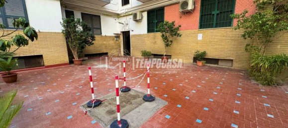 4 bedrooms Apartment in Naples, Italy No. 273893 21