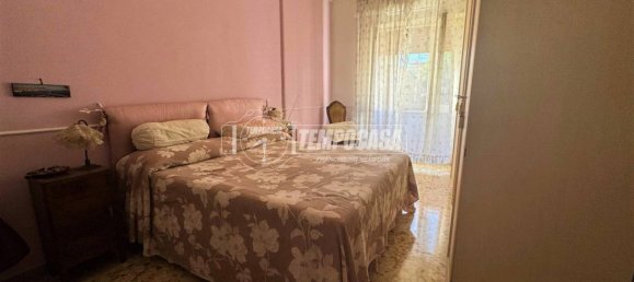 4 bedrooms Apartment in Naples, Italy No. 273893 3