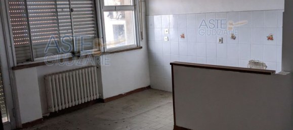 5 rooms Apartment in Livorno, Italy No. 50942 2