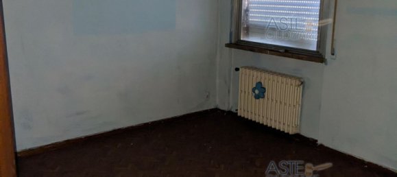 5 rooms Apartment in Livorno, Italy No. 50942 7