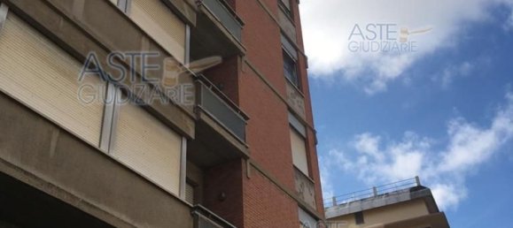 5 rooms Apartment in Livorno, Italy No. 50942 15
