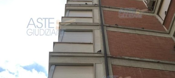 5 rooms Apartment in Livorno, Italy No. 50942 11