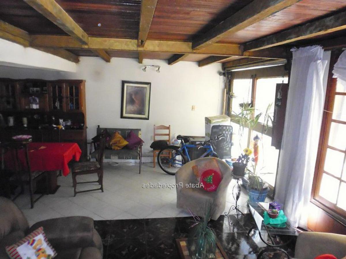 3 bedrooms House in Montevideo, Uruguay No. 8347