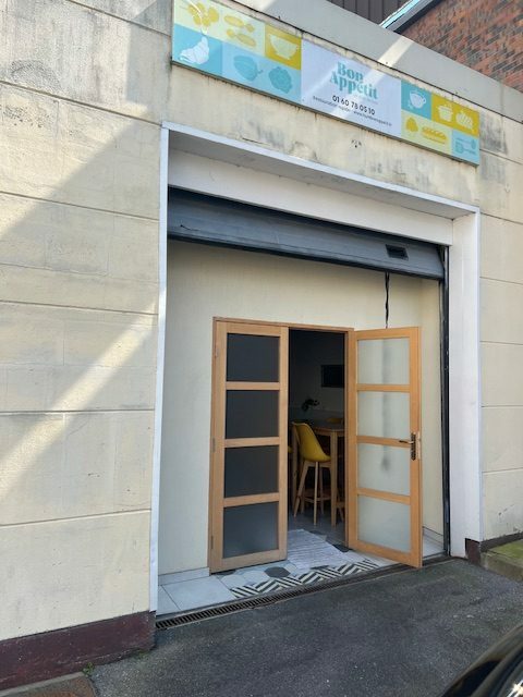 112m² Commercial property in Lisses, France No. 351769