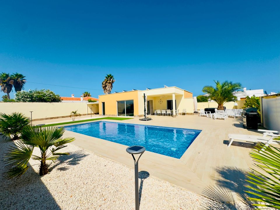 4 bedrooms Villa in Torrevieja, Spain No. 170289