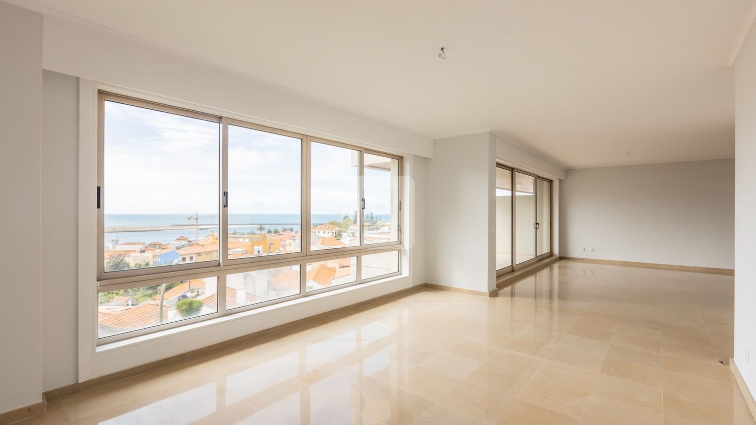 3 bedrooms Apartment in Porto, Portugal No. 203109