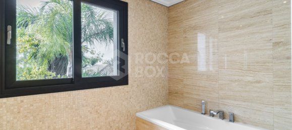 6 bedrooms Villa in Marbella, Spain No. 98931 20