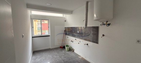 3 chambres Appartement à Odivelas, Portugal No. 13319 5