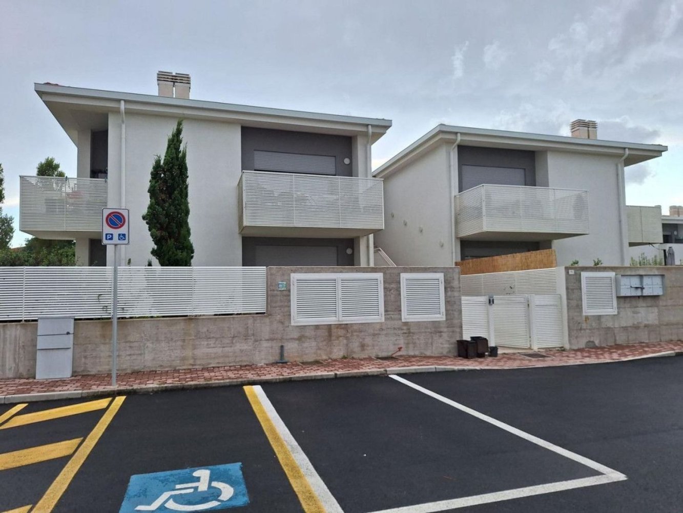 6 bedrooms Apartment in Fano, Italy No. 374084