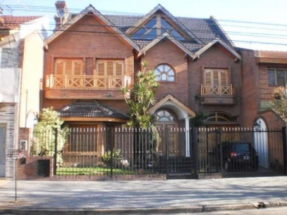 Дом с 4 спальнями в Трес де Фебреро, Аргентина № 5109