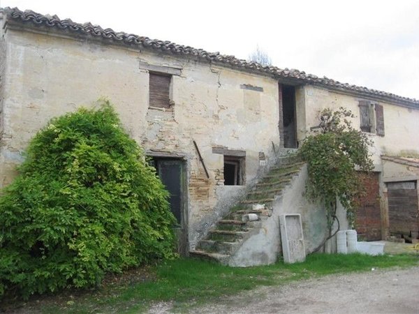Casa de 3 habitaciónes en San Costanzo, Italy No. 81583