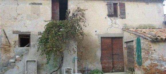 Casa de 3 habitaciónes en San Costanzo, Italy No. 81583 7