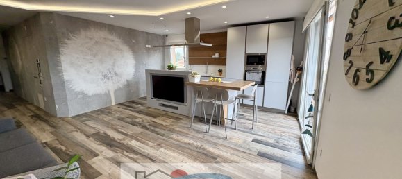 3 bedrooms Apartment in Chioggia, Italy No. 381281 3