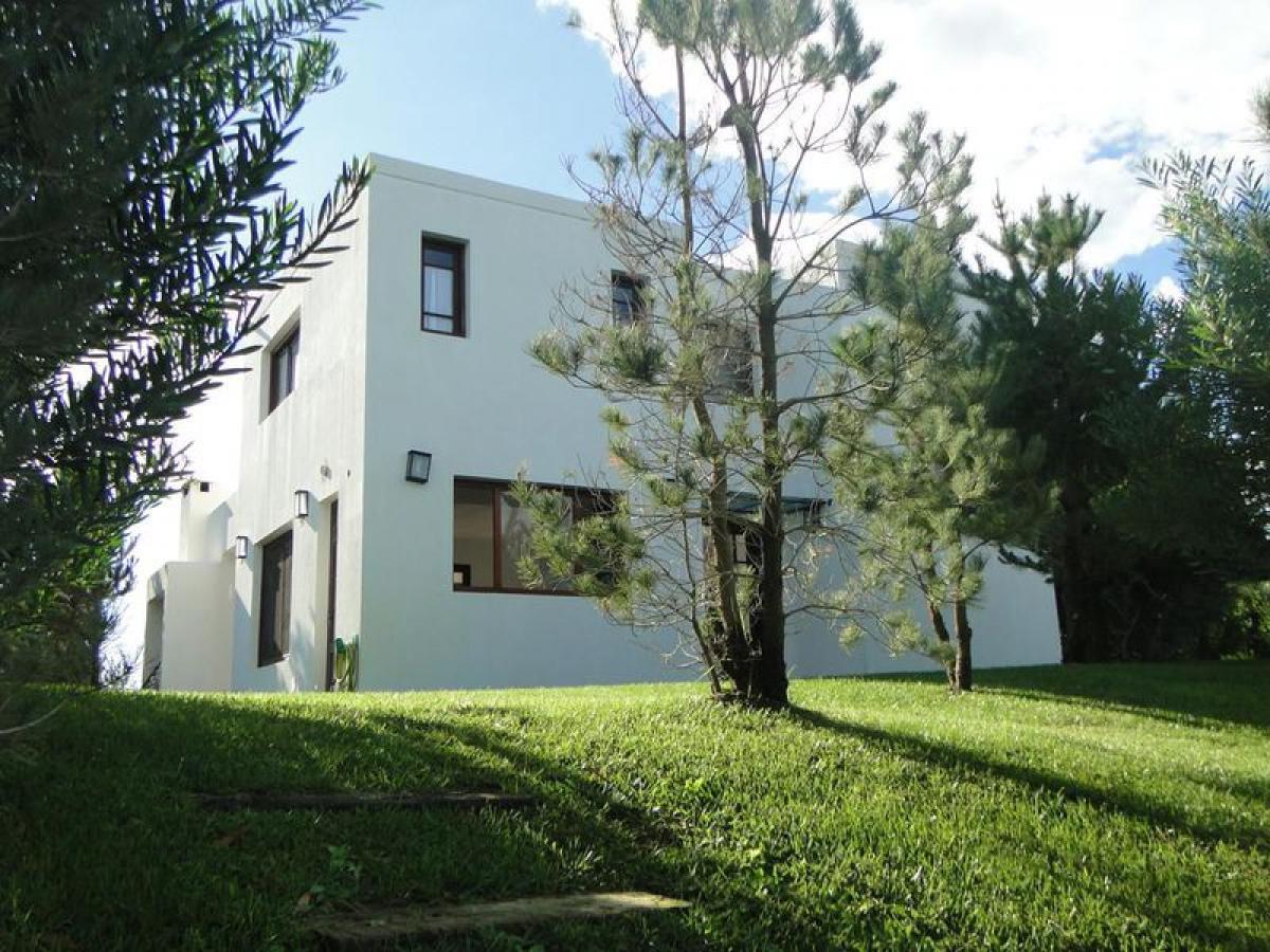 4 bedrooms House in Mar del Plata, Argentina No. 86556