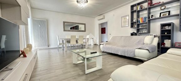 6 rooms Apartment in Modena, Italy No. 230788 16