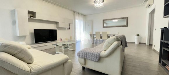 6 rooms Apartment in Modena, Italy No. 230788 8