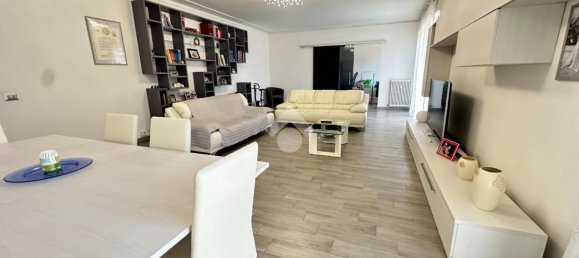 6 rooms Apartment in Modena, Italy No. 230788 12