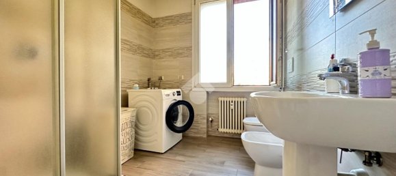 6 rooms Apartment in Modena, Italy No. 230788 10