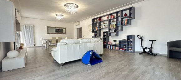 6 rooms Apartment in Modena, Italy No. 230788 20