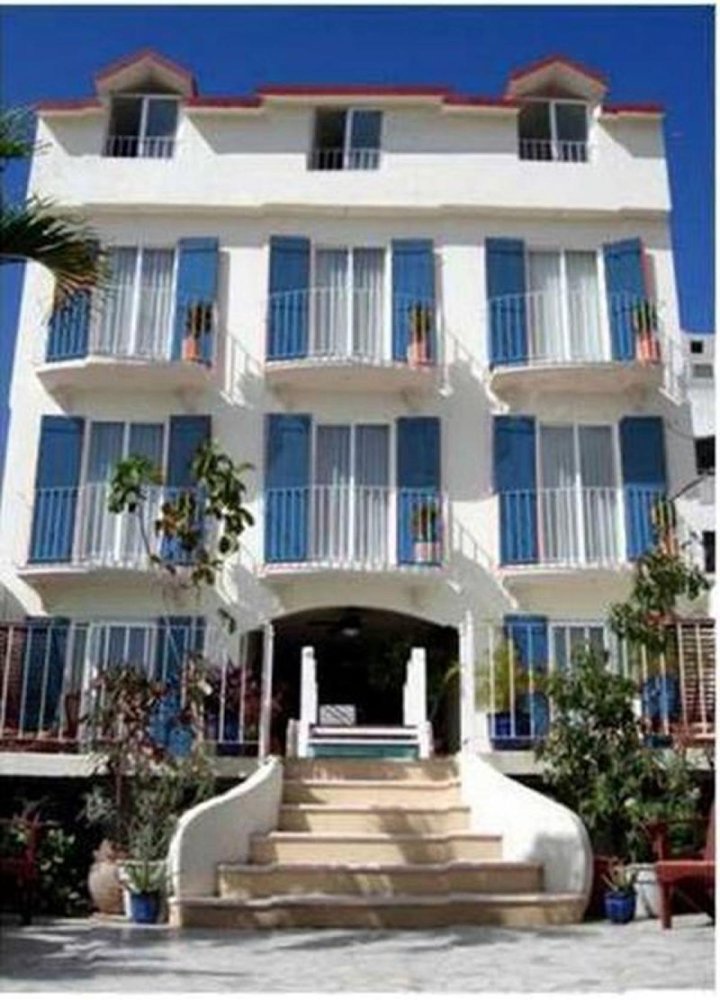 300m² Building in Mexico No. 201836