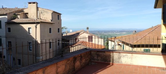 3 bedrooms House in Lajatico, Italy No. 405 2