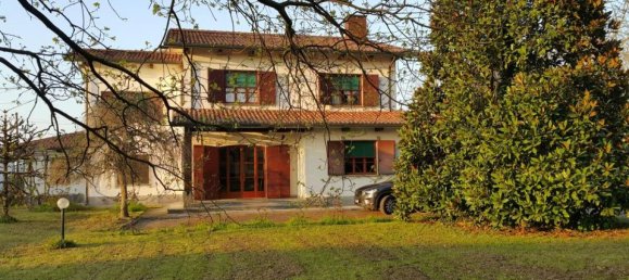 5 bedrooms Villa in Venice, Italy No. 592 2