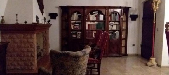 5 bedrooms Villa in Venice, Italy No. 592 4