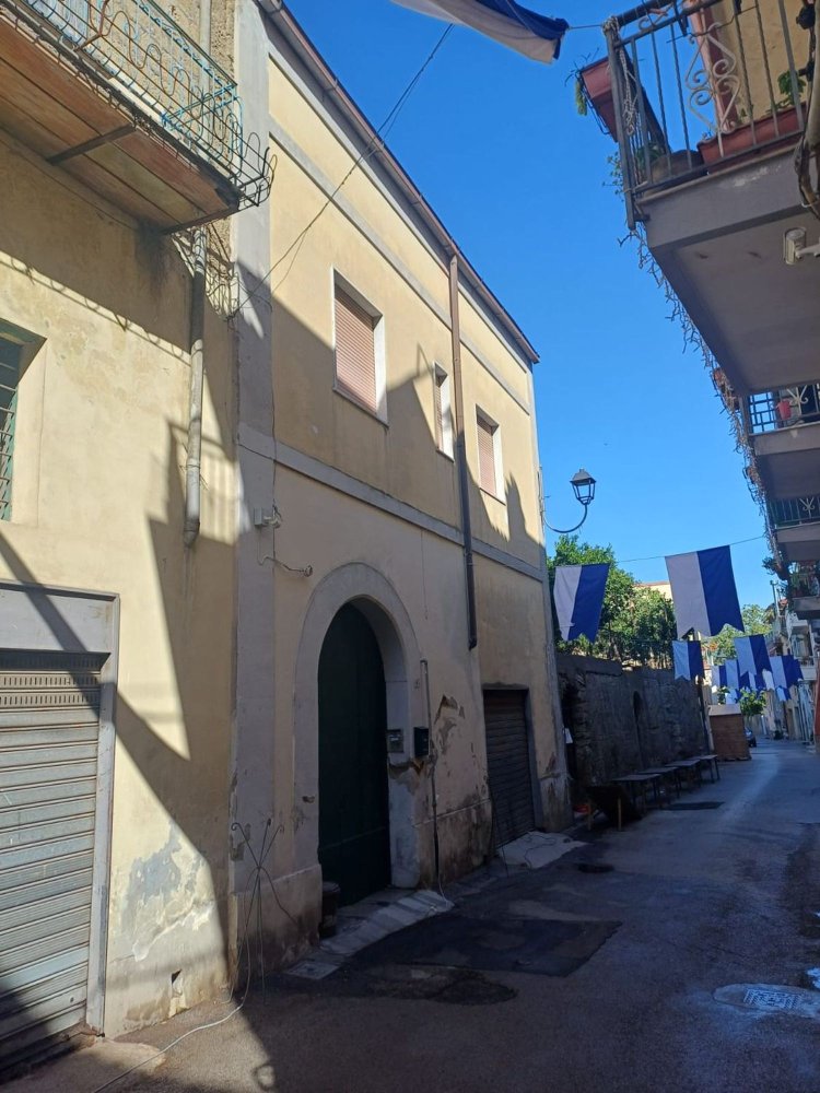 Дом с 4 спальнями в Роккапьемонте, Италия № 379058