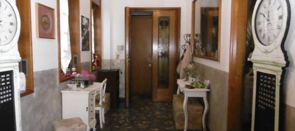 5 bedrooms Villa in Bovisio Masciago, Italy No. 279124 6