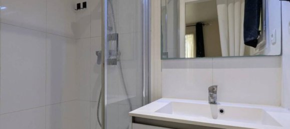 1 bedroom Apartment in Paris, France No. 320000 8