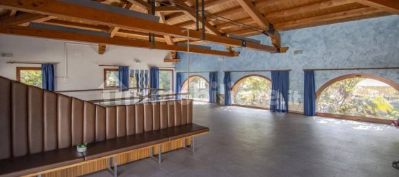 270m² Commercial property in Legnaro, Italy No. 281926 33