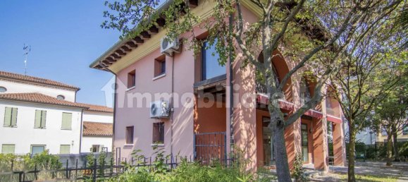 270m² Commercial property in Legnaro, Italy No. 281926 2
