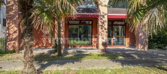 270m² Commercial property in Legnaro, Italy No. 281926 7