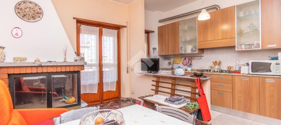 Apartamento de 2 dormitorios en Rome, Italy No. 75530 8