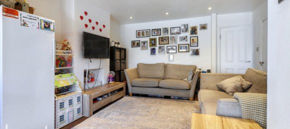 4 bedrooms House in Croydon, United Kingdom No. 4864 7