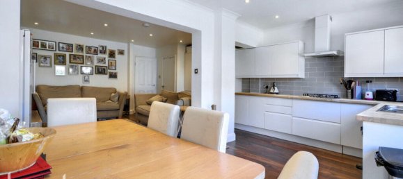 4 bedrooms House in Croydon, United Kingdom No. 4864 5